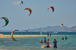 &Eta; &Pi;ά&rho;&omicron;&sigmaf; &sigma;&tau;&omicron;&upsilon;&sigmaf; &kappa;&omicron;&rho;&upsilon;&phi;&alpha;ί&omicron;&upsilon;&sigmaf; &pi;&rho;&omicron;&omicron;&rho;&iota;&sigma;&mu;&omicron;ύ&sigmaf; &gamma;&iota;&alpha; Kite Surfing &mu;&epsilon; &alpha;&nu;&alpha;&gamma;&nu;ώ&rho;&iota;&sigma;&eta; &alpha;&pi;ό &tau;&eta;&nu; TUI Musement &kappa;&alpha;&iota; &tau;&omicron; Euronews