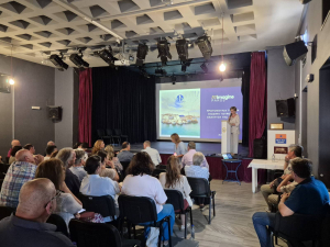 &Mu;&epsilon; &mu;&epsilon;&gamma;ά&lambda;&eta; &epsilon;&pi;&iota;&tau;&upsilon;&chi;ί&alpha; &pi;&rho;&alpha;&gamma;&mu;&alpha;&tau;&omicron;&pi;&omicron;&iota;ή&theta;&eta;&kappa;&epsilon; &eta; &alpha;&nu;&omicron;&iota;&kappa;&tau;ή &pi;&alpha;&rho;&omicron;&upsilon;&sigma;ί&alpha;&sigma;&eta; &tau;&eta;&sigmaf; &pi;&rho;&omega;&tau;&omicron;&beta;&omicron;&upsilon;&lambda;ί&alpha;&sigmaf; &laquo;Re&ndash;Imagine Paros Destination&raquo;